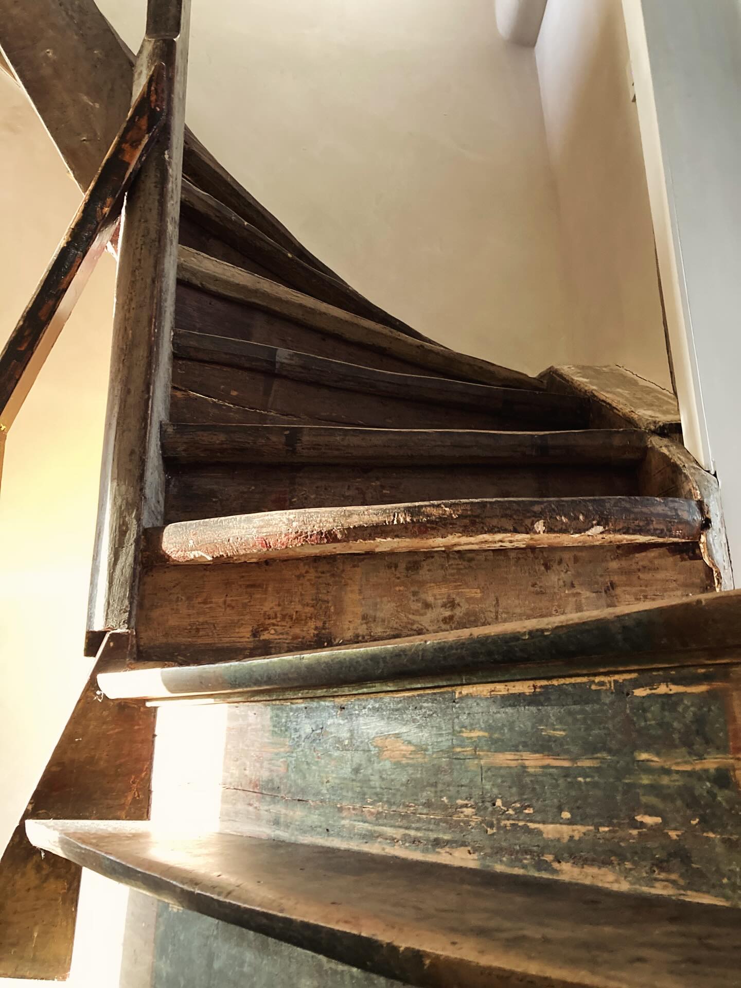 De trap in onze cosy b&b in de binnenstad van Mechelen. #ikhoudvanoudhout